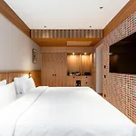 Aston Hotel
