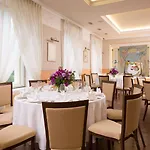 Aston Hotel